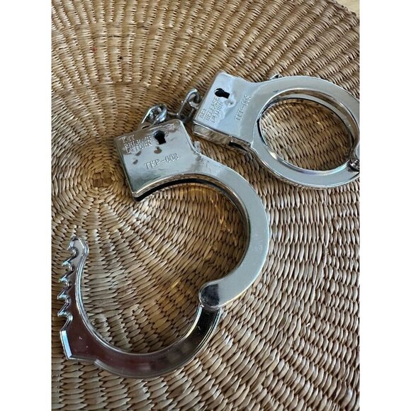 Pretend Play Handcuffs - Picture 8 of 9